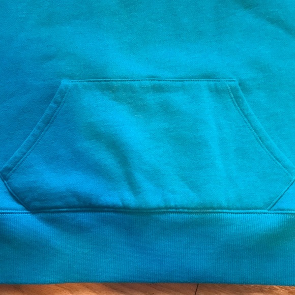 UA Sweatshirt💙 - Picture 2 of 4